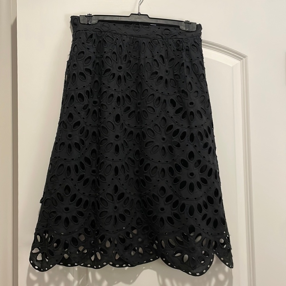 Ann Taylor black A-line cotton black skirt w/ pockets. Size 2P